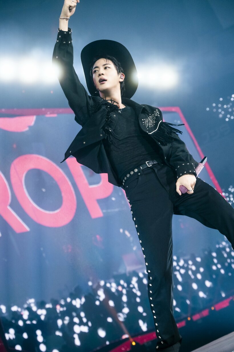 ＃RUNSEOKJIN_EP.TOURでのJIN　（P）&（C）BIGHIT MUSIC