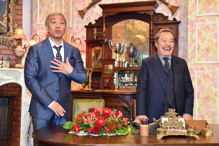 2代目局長の西田敏行（右）から現在3代目局長は松本人志