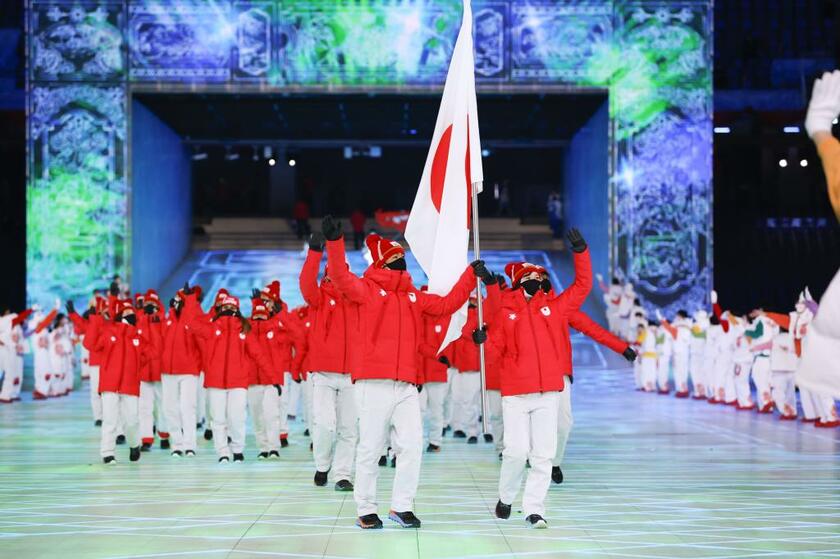 北京五輪開会式で入場行進する日本選手団