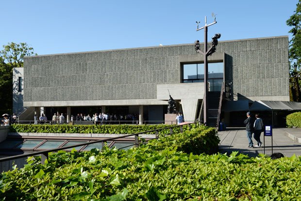 ル・コルビュジエが設計した国立西洋美術館本館。実業家・松方幸次郎の美術コレクションなどが展示されている　（c）朝日新聞社