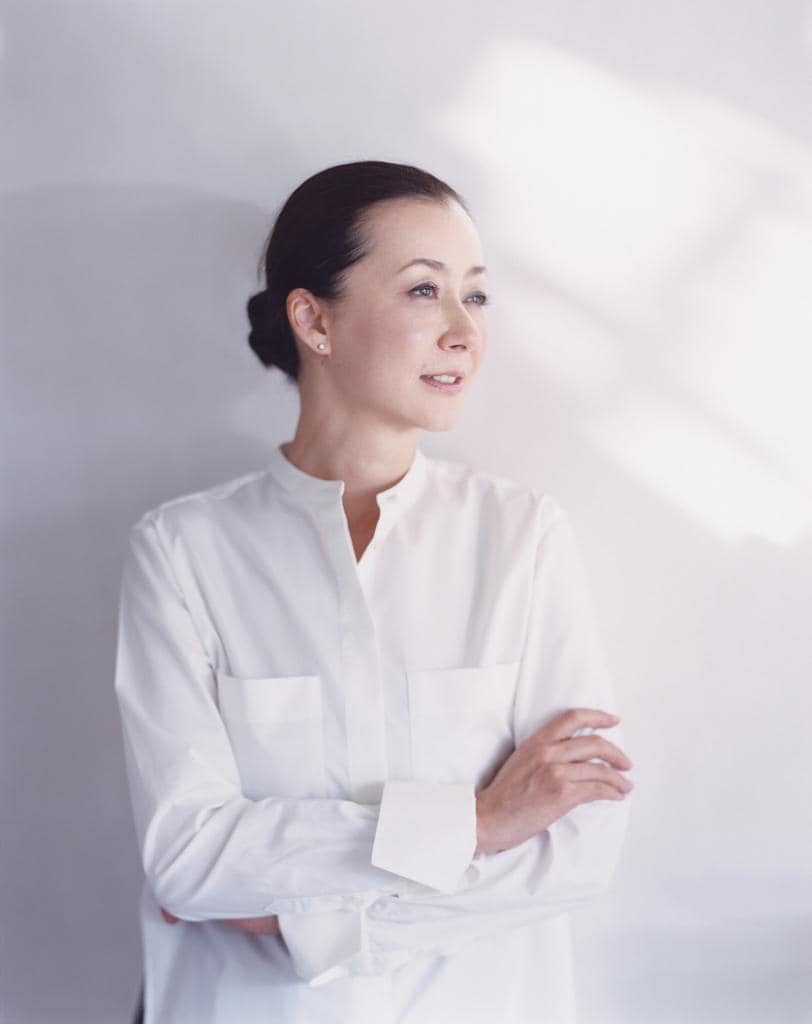 桐島かれん／1964年、作家・桐島洋子の長女として神奈川県に生まれる。86年にモデル活動を開始し、93年に写真家の上田義彦と結婚、4児の母。現在は、さまざまな国の手仕事や文化をエッセンスにしたファッションブランド「HOUSE OF LOTUS」のクリエイティブディレクターも務める　写真提供 スタジオオーデュボン