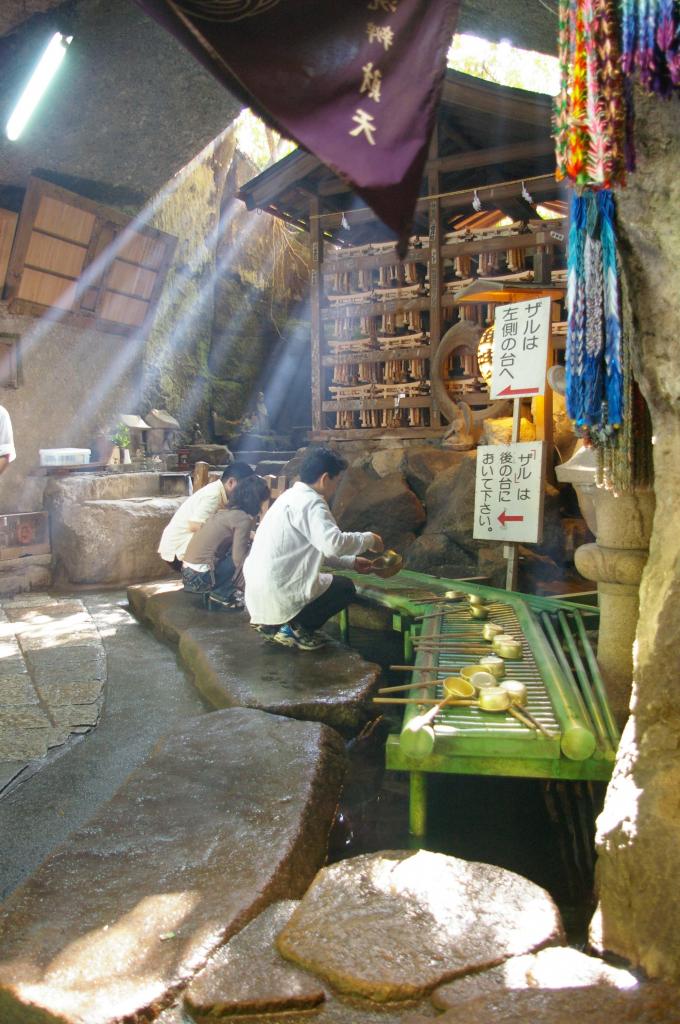 【銭洗弁財天宇賀福神社】　神奈川県鎌倉市佐助２－２５－１６　拝観料：無料　（画像提供：鎌倉市観光協会）