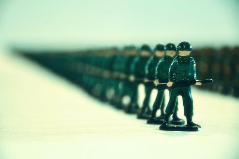 屈強な自衛官だからといって、メンタルが強いわけではない　※写真はイメージです。本文とは関係ありません（Mehmet Ozkan / iStock / Getty Images Plus）