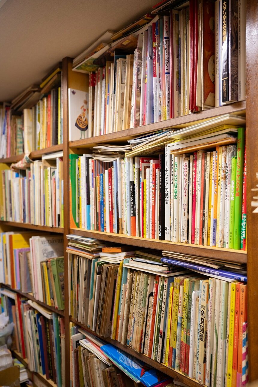 せなけいこさんの書庫（撮影／品田裕美）