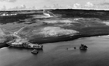 「硫黄島」と「国後島」　戦後、アメリカと旧ソ連に占領された二つの島を追った写真家・宮嶋茂樹