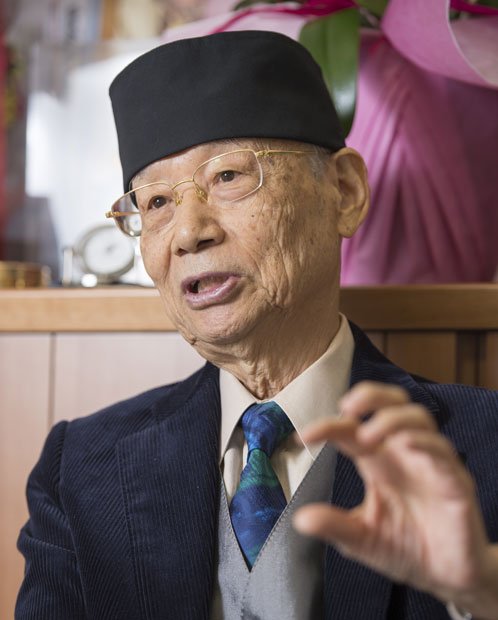 ノーベル医学生理学賞北里大学特別栄誉教授大村智おおむら・さとし/山梨大学卒業後、高校教諭を続けながら大学院に通い、研究者の道へ。1974年抗寄生虫薬「イベルメクチン」の元を生産する微生物を発見。「寄生虫による感染症の治療薬発見」の功績で、2015年ノーベル医学生理学賞受賞(撮影/写真部・堀内慶太郎)