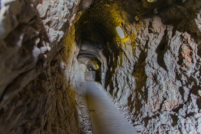 ひんやりした洞窟の中は自然と心が静まります