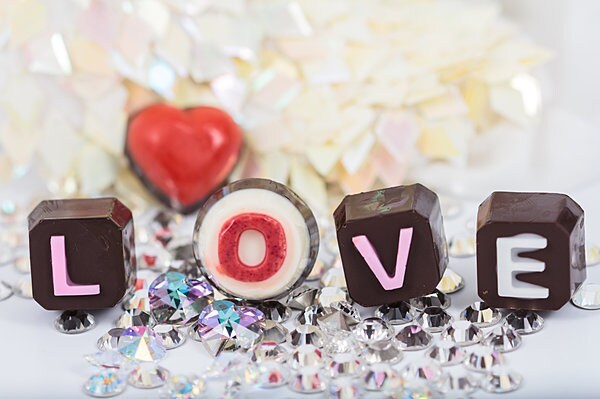 2月14日はバレンタインデー！　愛の告白とチョコレートの関係を探ります