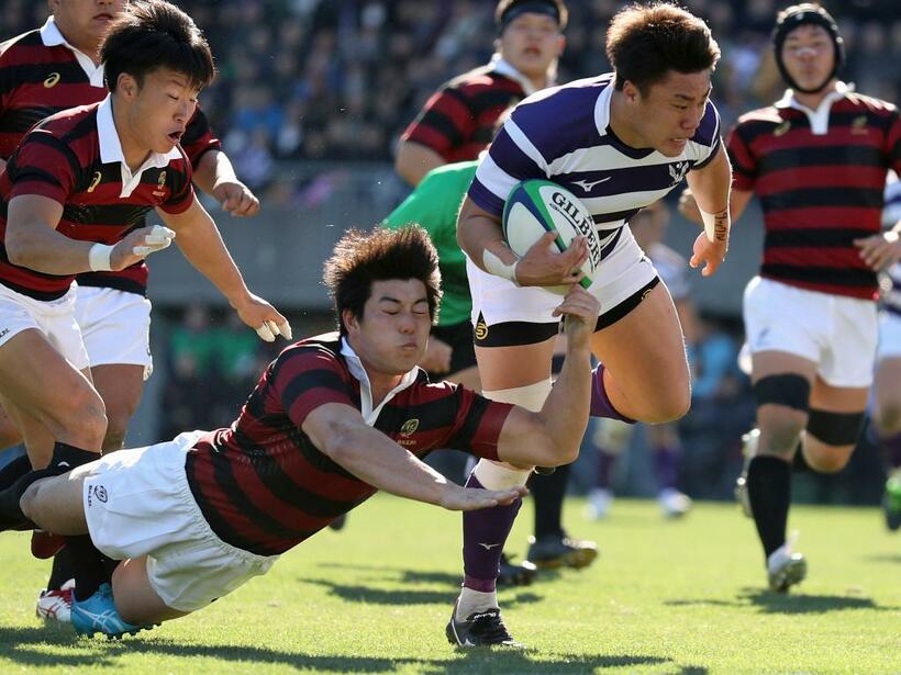 昨年の大学選手権では準決勝で対戦した明大と早大　（ｃ）朝日新聞社