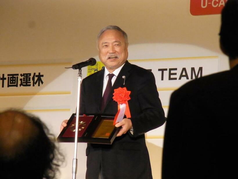 年間大賞を受賞したラグビー日本代表チームを代表して登壇した、日本ラグビーフットボール協会の森重隆会長