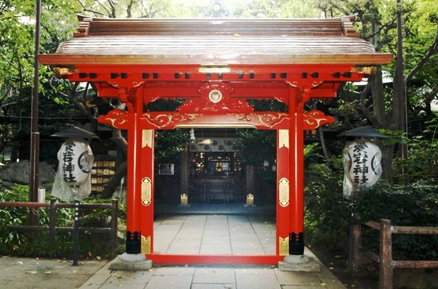 愛宕神社丹塗りの門