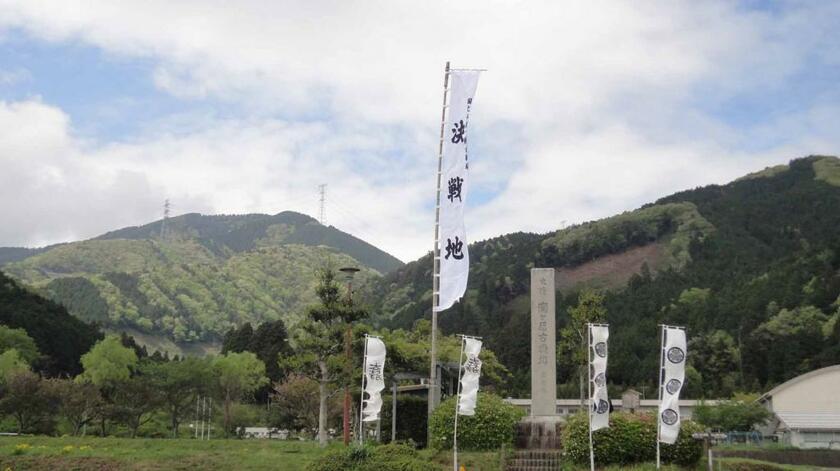 現在の関ケ原古戦場決戦地。徳川家康と石田三成の家紋がはためく