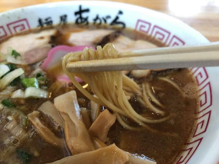 「あがら」の豚骨中華そばは一杯750円。本格的な和歌山ラーメンとして人気を集めている（筆者撮影）