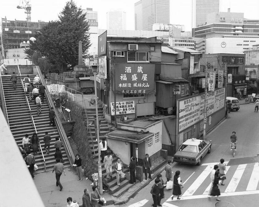 新宿駅東南口1984（撮影：善本喜一郎）