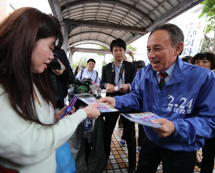 県民投票への参加を呼び掛ける沖縄県の玉城デニー知事。投票結果は今後の県政のかじ取りにも大きく影響しそうだ　（ｃ）朝日新聞社