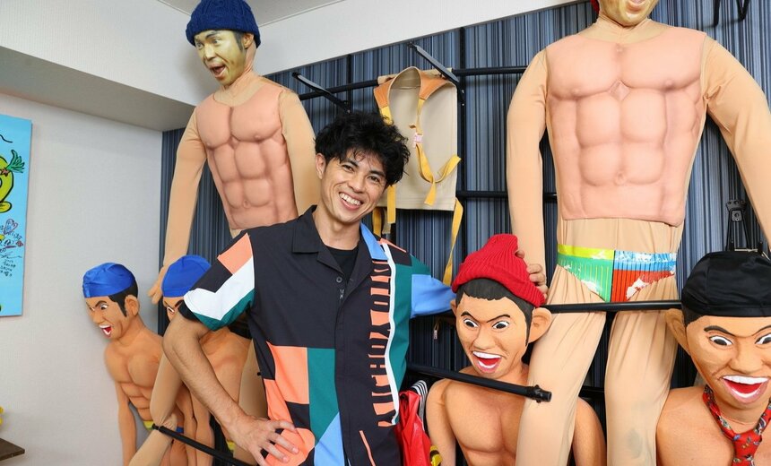 小島よしおさん（写真／松永卓也＝写真映像部）