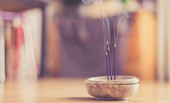 「さっきまで元気に遊んでいましたよ」しかし夫は冷たくなっていた…。超高級老人ホームで闇に葬り去られた事件の数々
