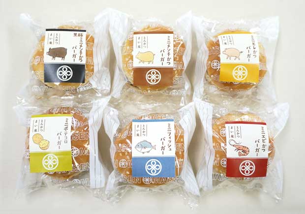 ミニバーガーは全6種類。中でも、「ミニメンチかつバーガー」、スケトウダラのフィッシュかつにタルタルソースを合わせた「ミニフィッシュかつバーガー」、ゴマバンズにやわらかなヒレかつとオリジナルのソースが三位一体となった「ミニヒレかつバーガー」が人気だという。全国の主要百貨店や駅ビルのまい泉販売店で購入できる。140~230円(税抜き)