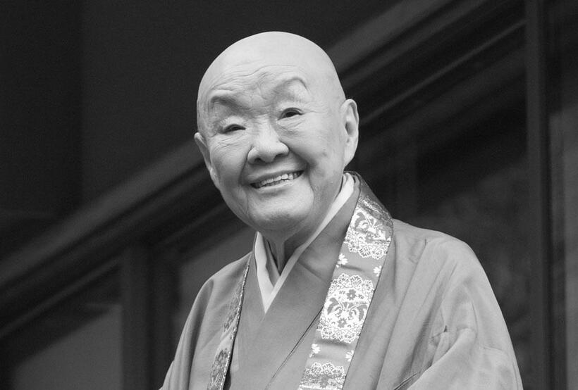 写真・図版（1枚目）| 瀬戸内寂聴さん、小学校の校長室みたいに恋人の写真を並べて貼る！？