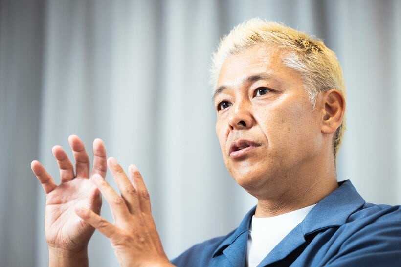 「僕もたぶん、虚勢を張ってやっている部分もおそらくあるはずなんです。コンプレックスを抱えることが悪いことだとも思いません」（撮影／写真映像部・上田泰世、スタイリスト／吉川雄太）