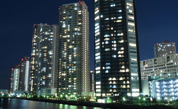 首都圏の新築マンションの平均価格は、平成バブル景気以来の水準に上昇。２０２０年の東京五輪に向けて建設は続くが、「ピークは過ぎた」との見方が広がっている　（ｃ）朝日新聞社