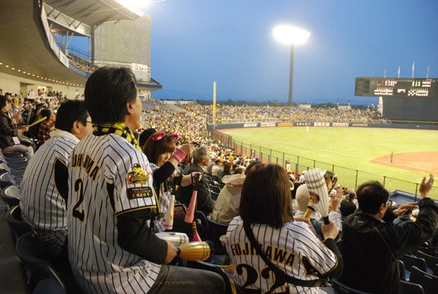 新球団候補位になっている新潟のハードオフエコスタジアム新潟で開催されたプロ野球公式戦。球場も観客動員力も文句なし？　（c）朝日新聞社　＠＠写禁