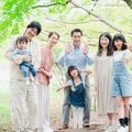 〈あのときの話題を「再生」〉お盆休みは「帰省スルー」や「帰省ブルー」 夫婦が一緒に帰らない家族分散型「セパレート帰省」が進むワケ
