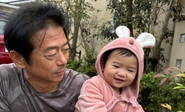 仕事一筋“昭和の男”が「孫休暇」取得なぜ？　子どもの世話、妻に任せきりだった後悔