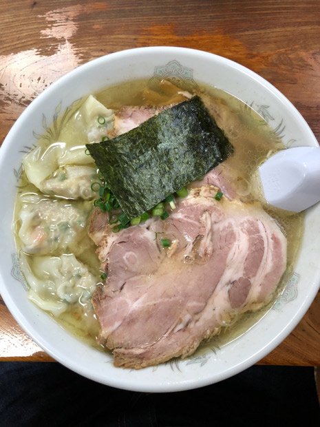 「これが食べたくて福島に行く」とツイートしたのは福島市にある「伊達屋」の塩ラーメン（撮影／カンニング竹山）