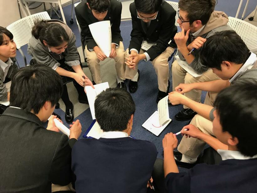 かえつ有明中学校・高等学校（東京）／総合型選抜に適した授業を行う「新クラス」は普段の授業も対話型。主体的にプロジェクトを立ち上げ、協働し深い学びを展開。「新クラス」では6割が総合型で大学に合格（写真：各学校提供）