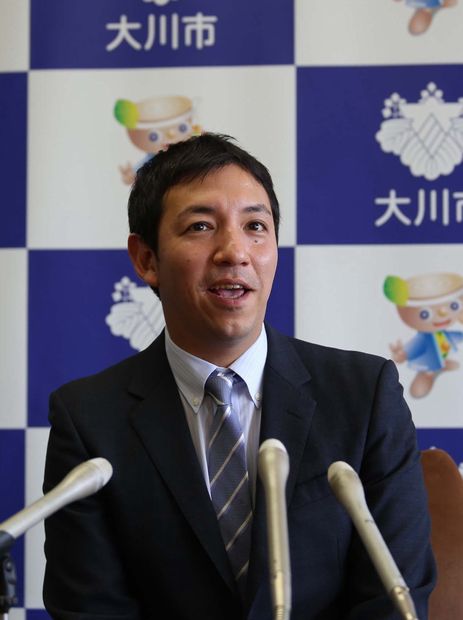 大川市長を退任したばかりの鳩山二郎氏　（ｃ）朝日新聞社