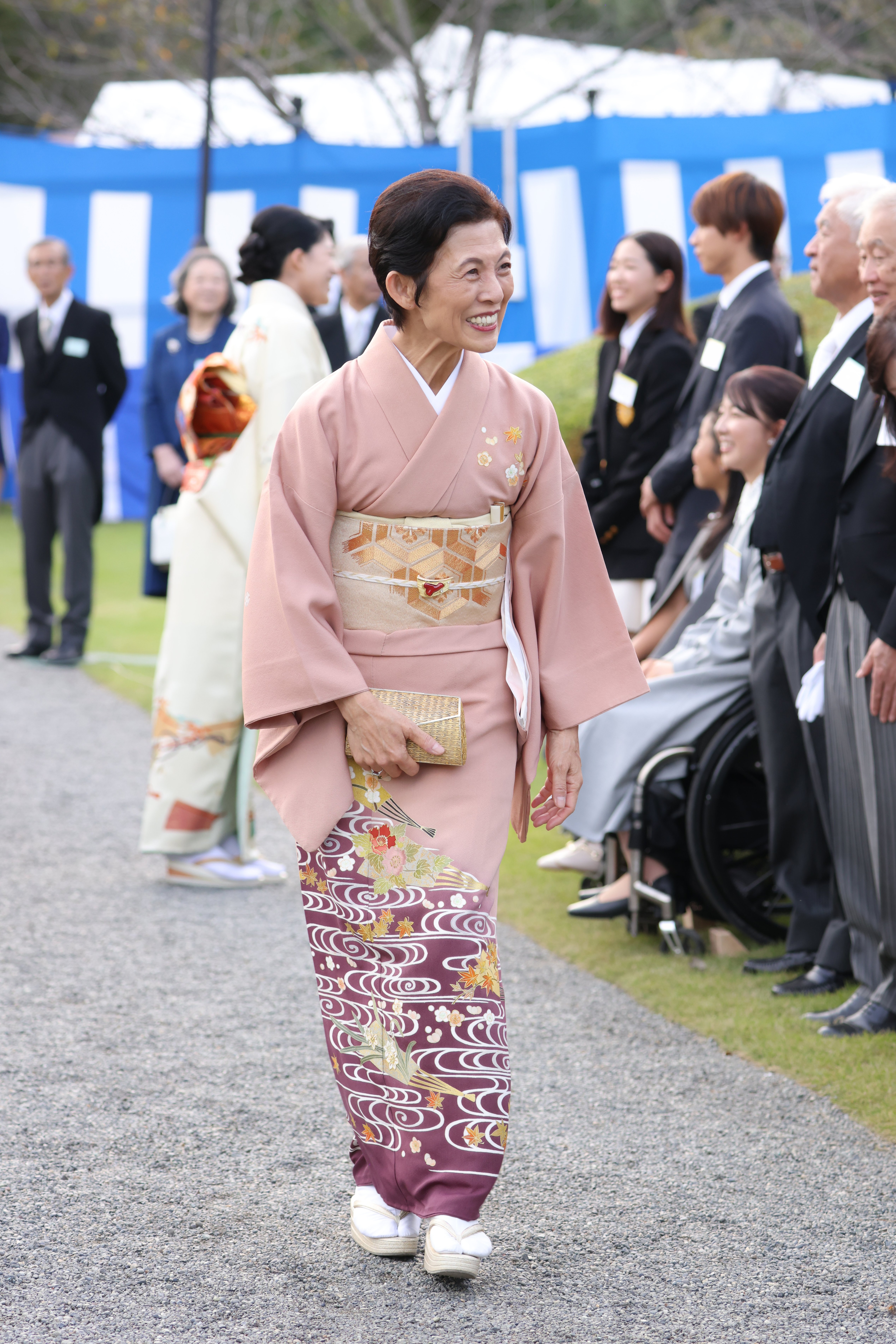 秋の園遊会】さすがの久子さま！「お話の途中に失礼！承子さん」と絶妙な機転 招待者が感激した宮妃と女王の最高の「おもてなし」（AERA  dot.）｜ｄメニューニュース（NTTドコモ）