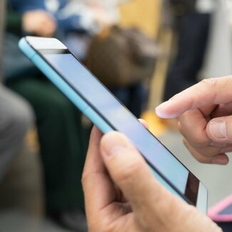 繰り返し見る広告に好感を持ってしまいませんか?その理由を行動経済学で解説