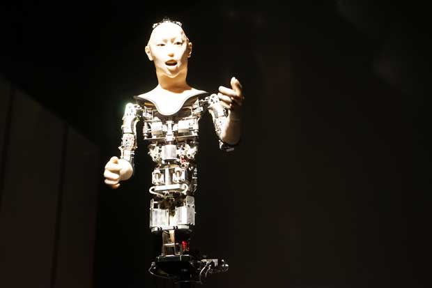 大阪大学教授の石黒浩さんと東京大学教授の池上高志さんらが人工生命を目指して開発したロボット「オルタ」。「意識を持つロボットはできると考えている」（池上さん）（撮影／編集部・長倉克枝）