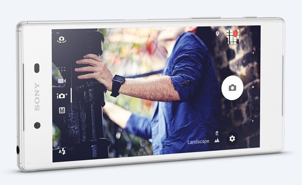 「XperiaZ5」の外観。Z4よりカメラ機能が大きく向上している