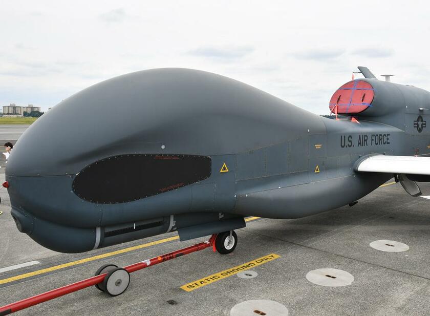 横田基地で公開された米空軍の無人偵察機グローバルホーク。３０時間もの飛行が可能だ／２０１７年５月　（ｃ）朝日新聞社