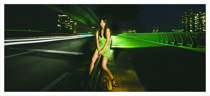 ハッセルブラッドのプラナー80ミリF2.8の遠近感を使いたくて、リーフのデジタルバックで撮影した。ライティングは懐中電灯の1灯。縦位置で左右にパンして撮り、3枚をつないでいる。同じ画角を広角レンズで撮ると、パースペクティブが強くなり、この迫力は出ない■ハッセルブラッド500EL・プラナー80ミリF2.8・ISO50・絞りf11・10秒(撮影/横木安良夫)