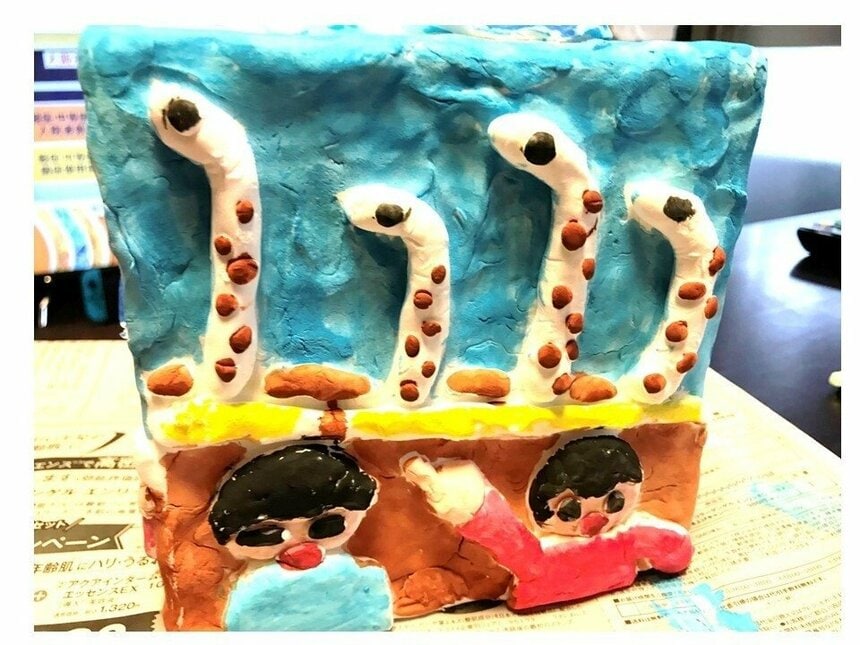 紙粘土を使ったり、絵の具を使ったり…手間がかかります（提供：松下先生　息子さんの作品）