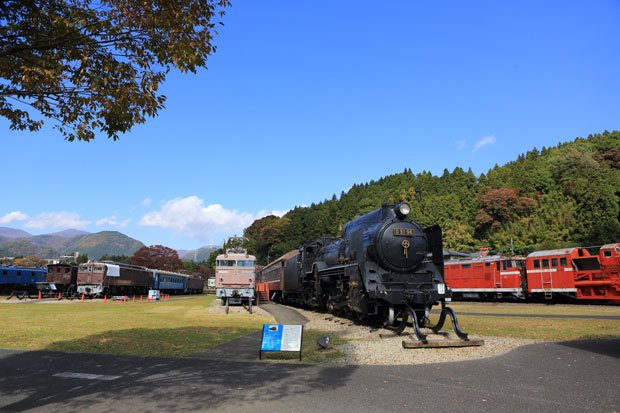 横川駅そばの「碓氷峠鉄道文化むら」には、かつて活躍した列車が並ぶ（撮影／写真部・松永卓也）
<br />