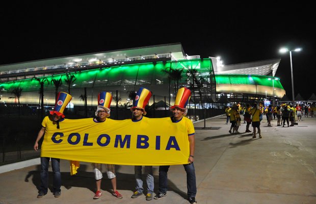 試合終了後、会場周辺は歓喜に湧くコロンビア人であふれた