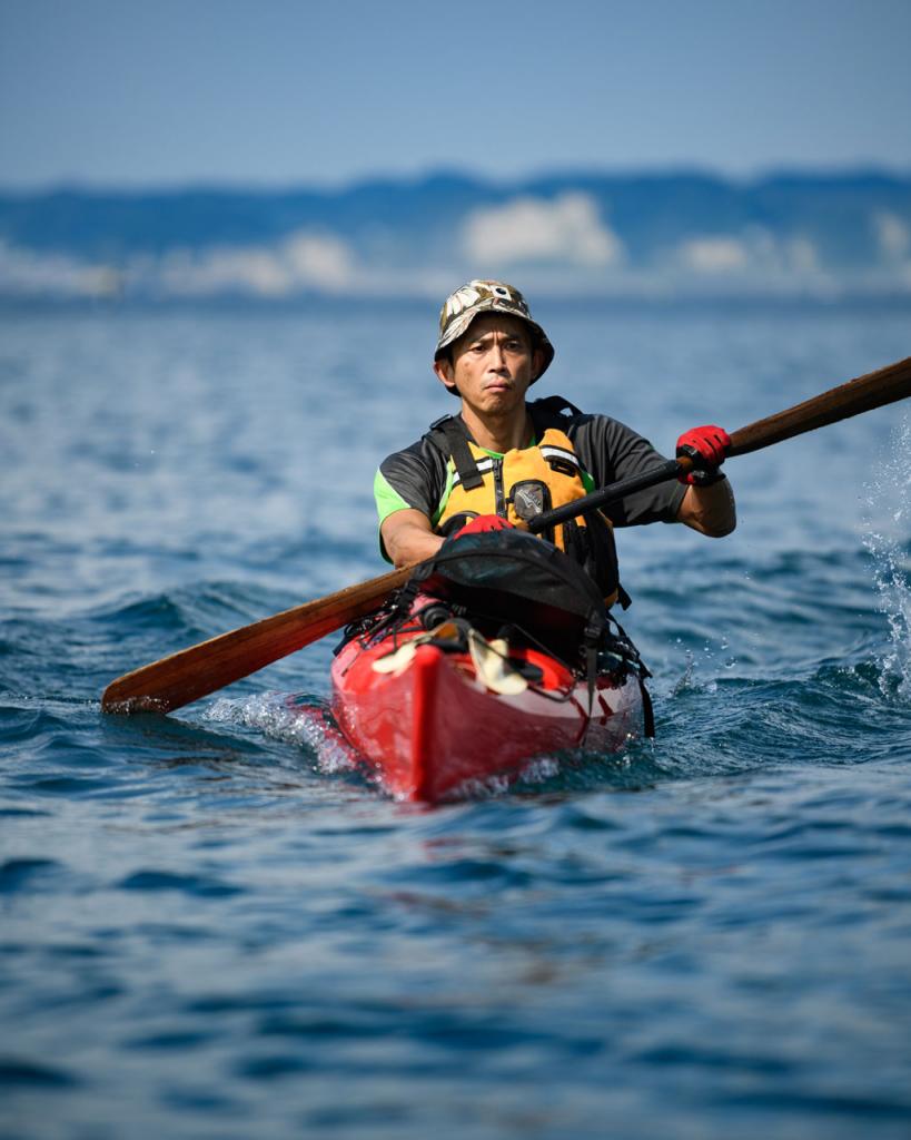 天候が良ければ相模湾でカヤックを楽しむ。海外の極地でも漕ぐので、練習を兼ねている（撮影／今祥雄）