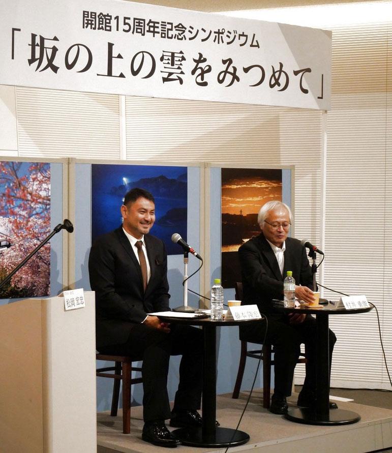 藤本隆宏さん（左）と村井重俊編集委員の話に約60人の参加者が熱心に耳を傾けた（撮影／本誌・堀井正明）