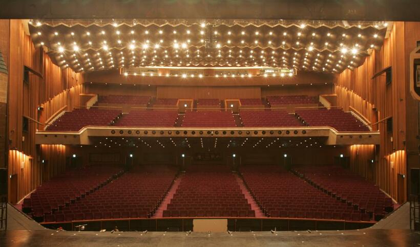 ジャニーズ人気舞台が数多く上演された東京・日比谷の帝国劇場。終演後、ジャニーさんがロビーに立ち、関係者を見送ることもあった（ｃ）朝日新聞社