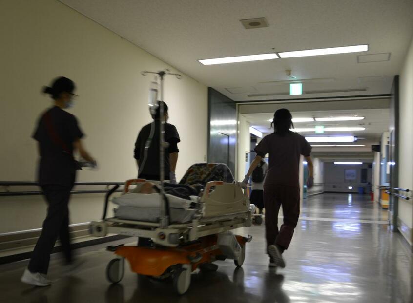 著名人の病気の公表はニュースになるが…… (※写真はイメージです) (c)朝日新聞社