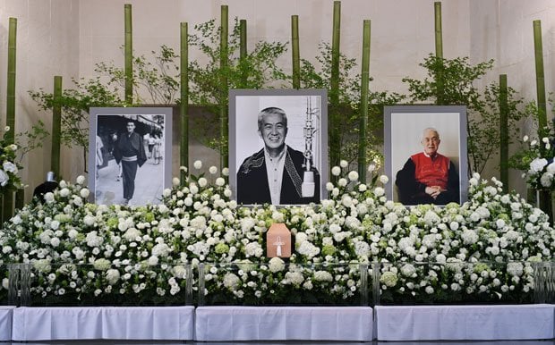 式場内には、元気なころの永さんの写真が３枚飾られた　（ｃ）朝日新聞社