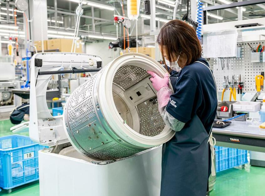 使用済み家電を扱う専用工場(ヤマダホールディングス提供)