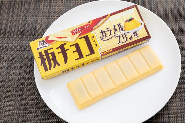写真・図版(1枚目)| 「板チョコアイス」のプリン味がセブン‐イレブン限定で登場!森永製菓「板チョコアイス カラメルプリン味」を8月19日(火)より発売