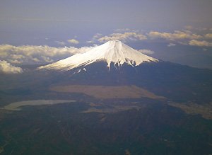 富士山は大好きな被写体で、飛行機でも新幹線でも見えれば必ず撮り、写真は500枚に上るという。季節によって表情が変わるのが魅力で、いつも感動しながら撮っているという