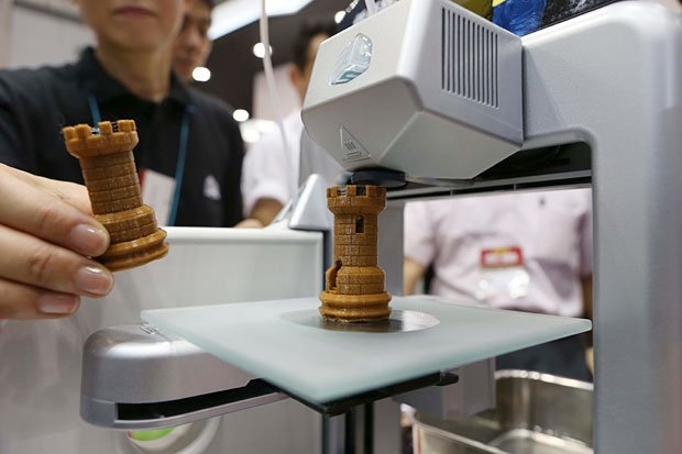 家庭用の３Ｄプリンター。いずれは自宅でまるごと作れる日もやってくる？　（c）朝日新聞社　＠＠写禁