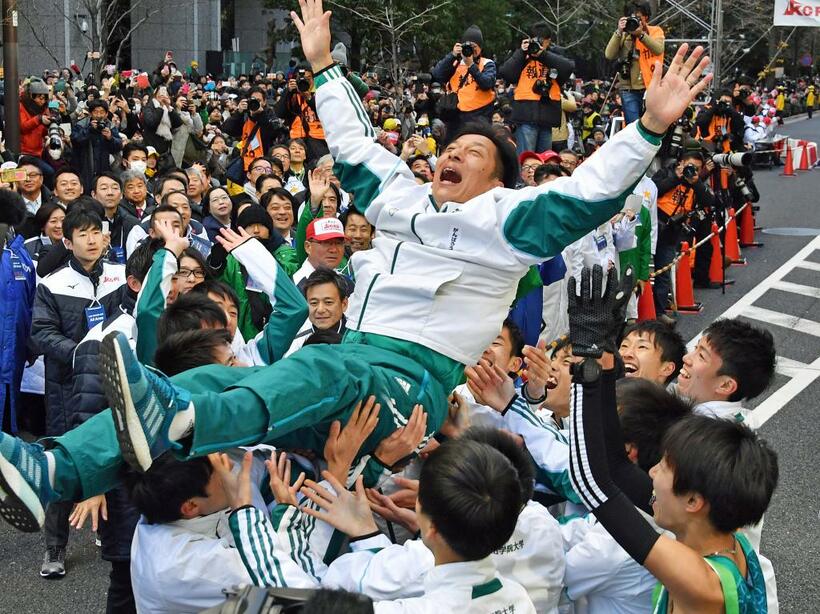 青山学院大学は2015年から箱根駅伝を4連覇　（ｃ）朝日新聞社